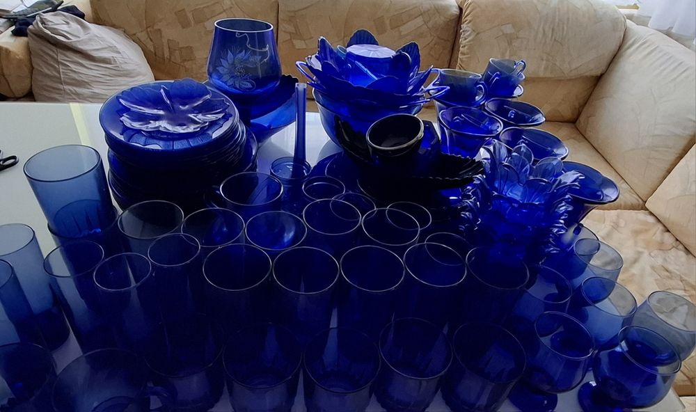 Син сервиз за хранене