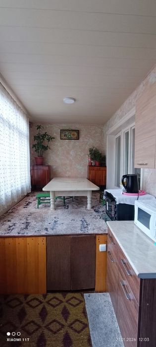 Продаётся 5 комнатная на первом этаже Юнусабад 18,балкон 2×6, 77 серия