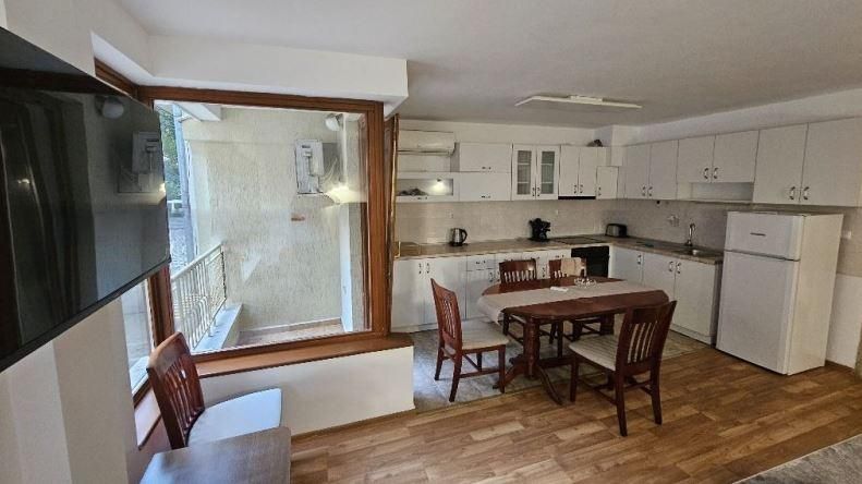 Дава се под наем Тристаен апартамент в Варна, Гръцка махала - 90 кв.м за 550 € - Снимка #1