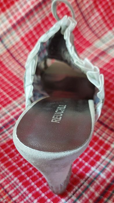 Продам босоножки на танкетке