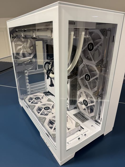 Carcasă PC premium Lian Li O11 Dynamic EVO XL alba + cooler Lian Li AIO