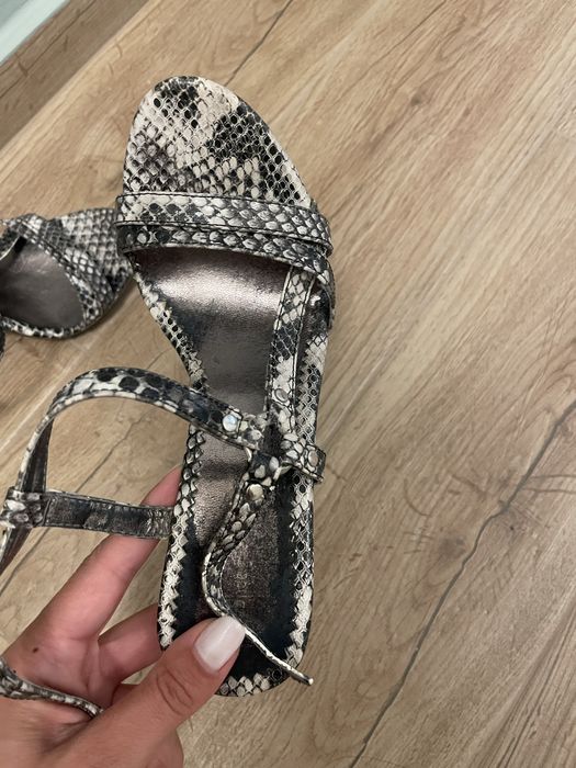 Дамски сандали със змийски принт