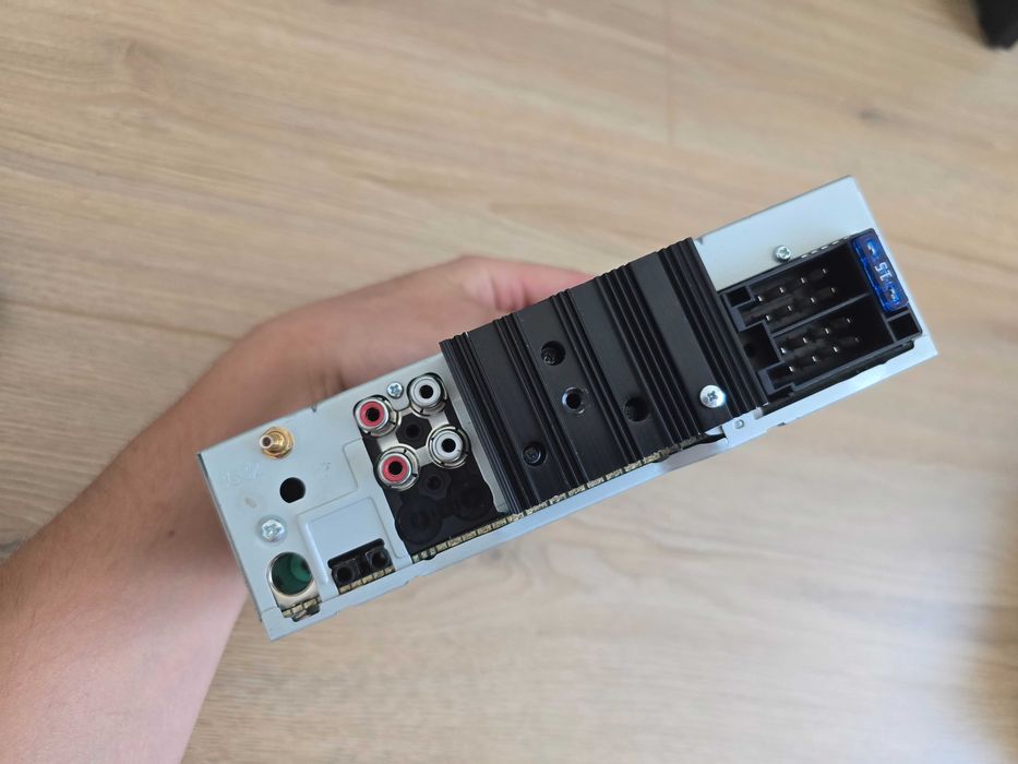 CD плейър Clarion CZ505E