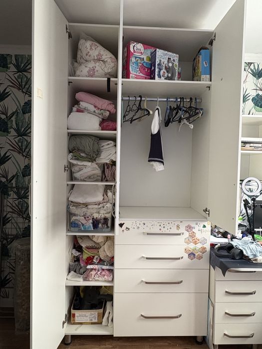 Продам два огромных шкафа белого цвета