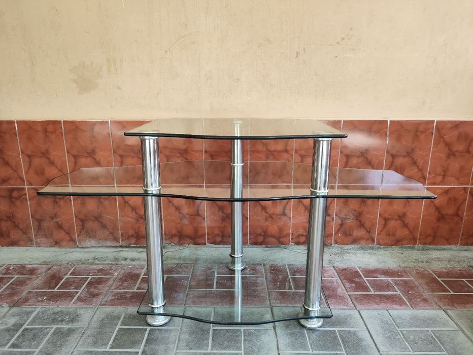 Pastafka qalin shishadan yasalgan chekkalari charhlangan qo‘lni kesmay