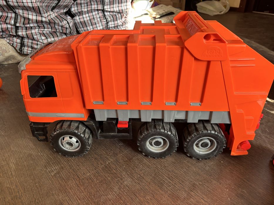 Машинки большие маленькие