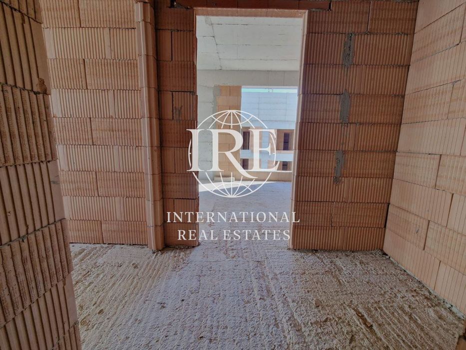 Ексклузивно! International Real Estates (IRE) представя: Двустаен апа