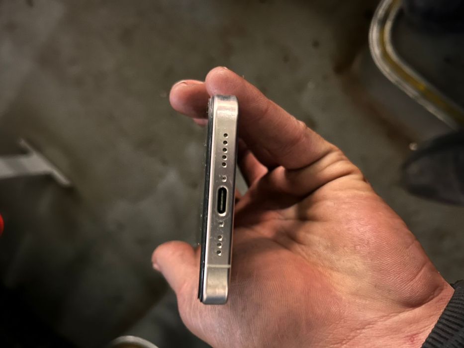 Iphone 15 pro белый