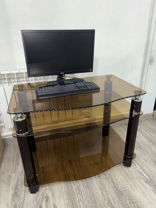 Продам стеклянную тумбочка