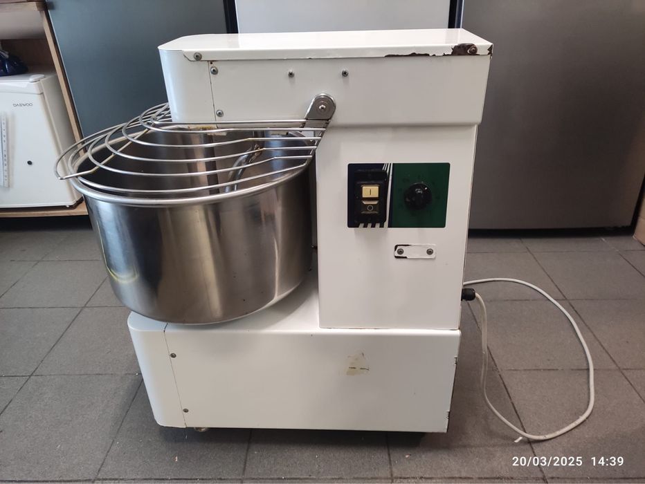 Malaxor Profesional cu Spirala 30 L