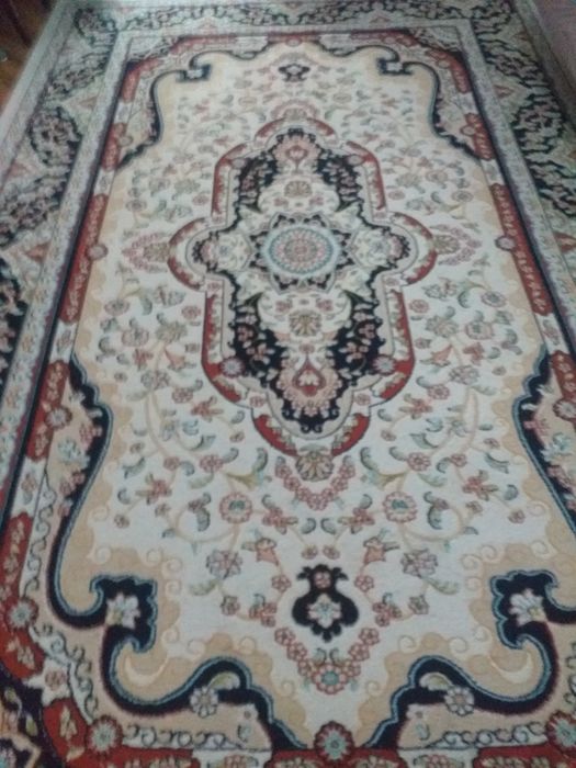 Продаётся ковёр 2,5×3,5 м.