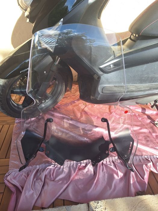 Предпазно стъкло GIVI за Yamaha Xmax