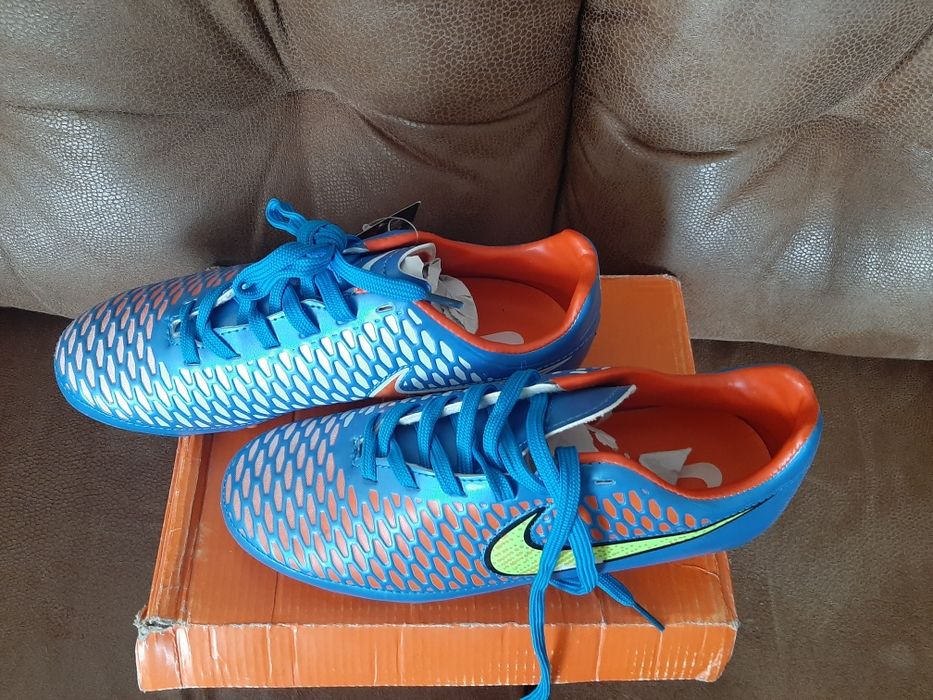 Бутсы футбол .   .