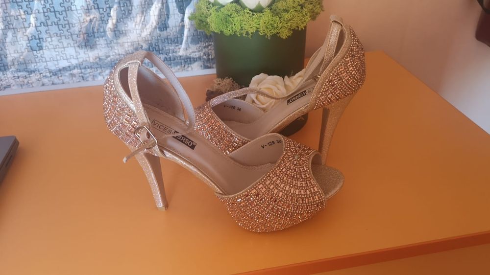 Sandale  damă elegante 37-38 ,noi in cutie