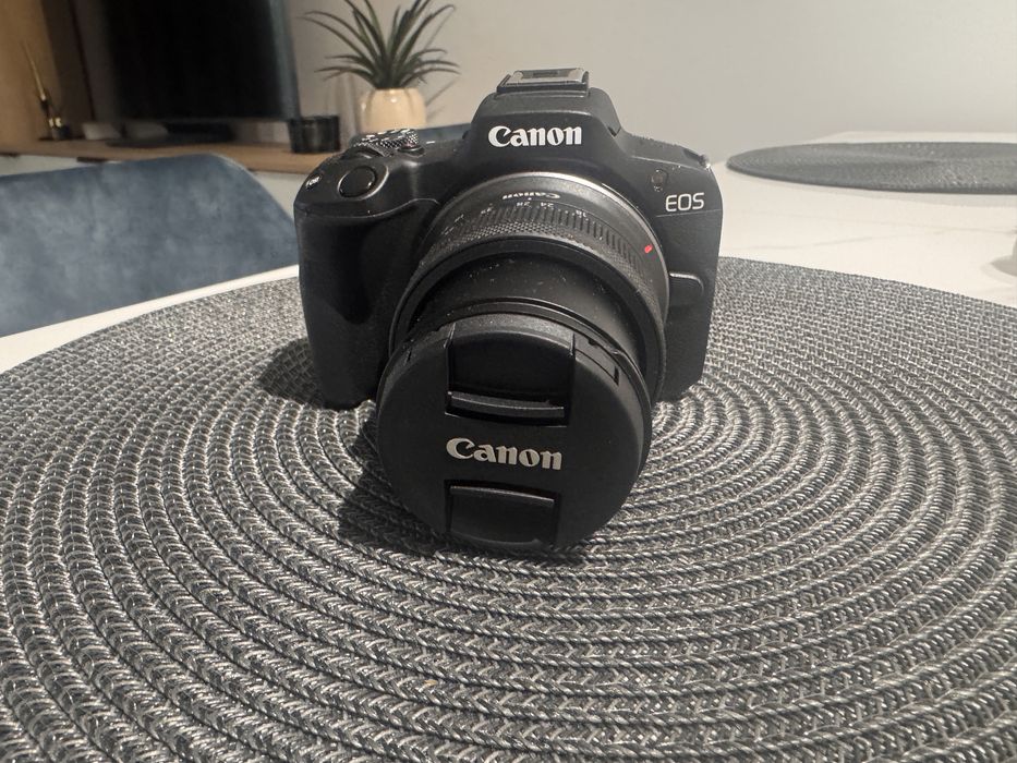 Canon EOS R50 + портретен обектив