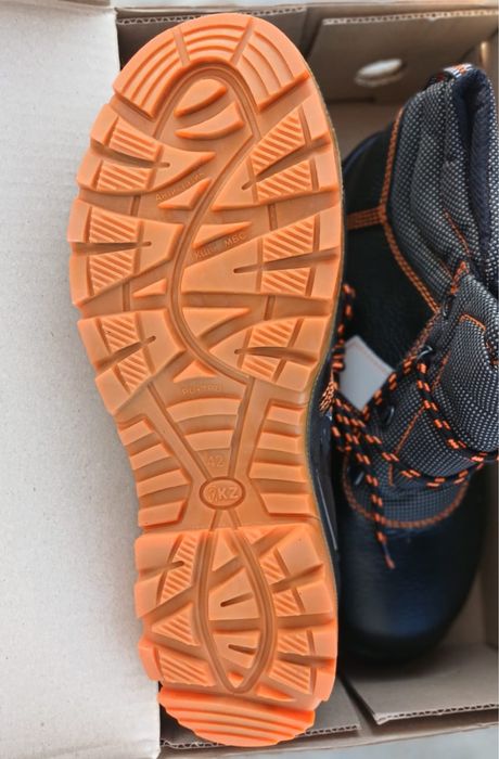 Демисезонный спецботинка размер 42