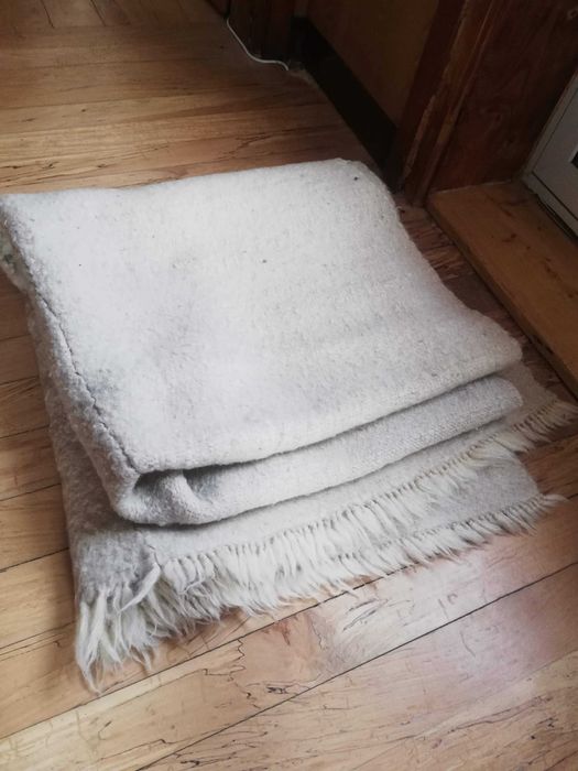 Вълнени одеяла, китеници и покривала