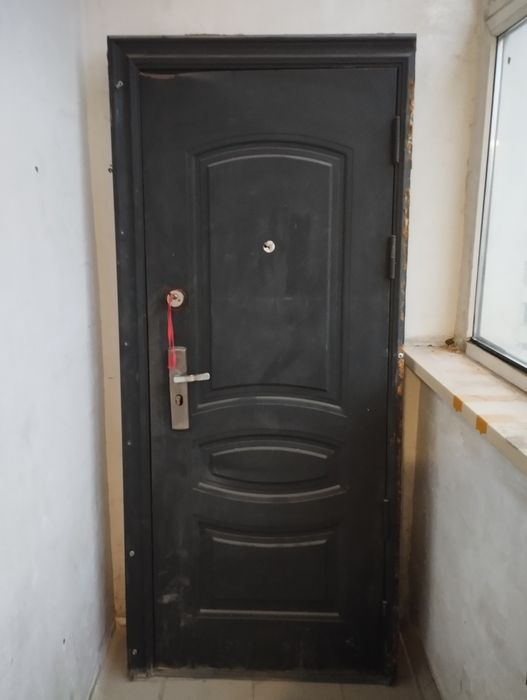 Продам железную дверь