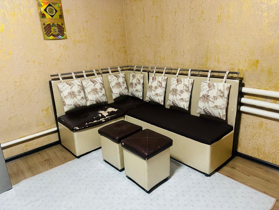 Продаю срочно кухонный угалок