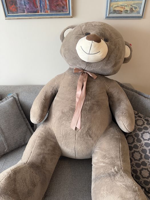 Голямо плюшено мече с етикет