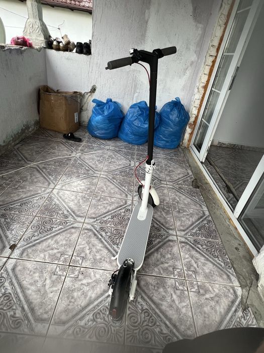 Trotinetă electrică prinde 30km are o autonomie de 24 25 de km