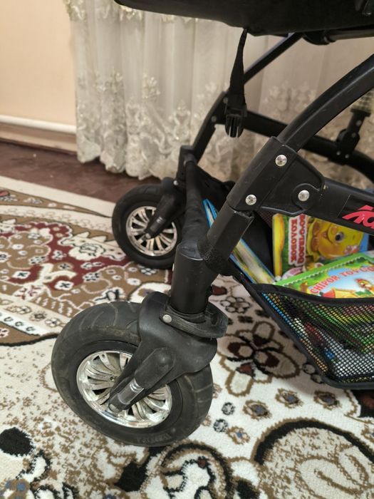 Коляска черная мощная