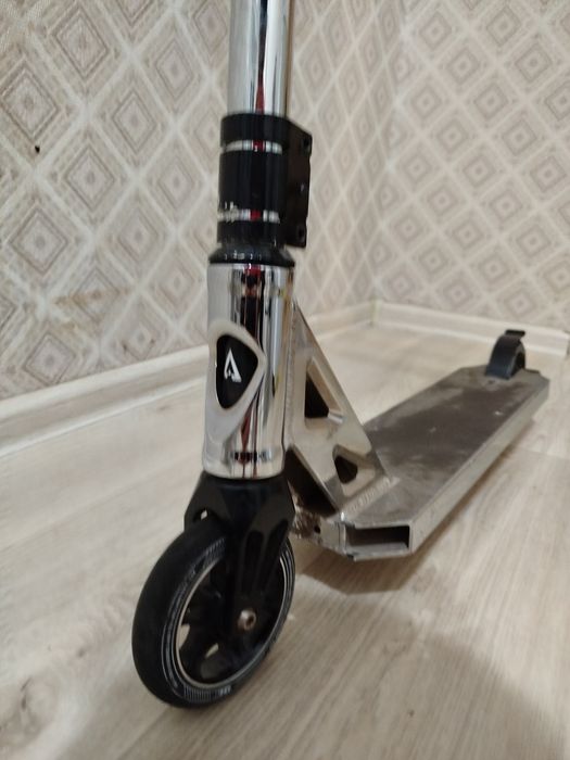 Трюковой самокат в идеальном состоянии