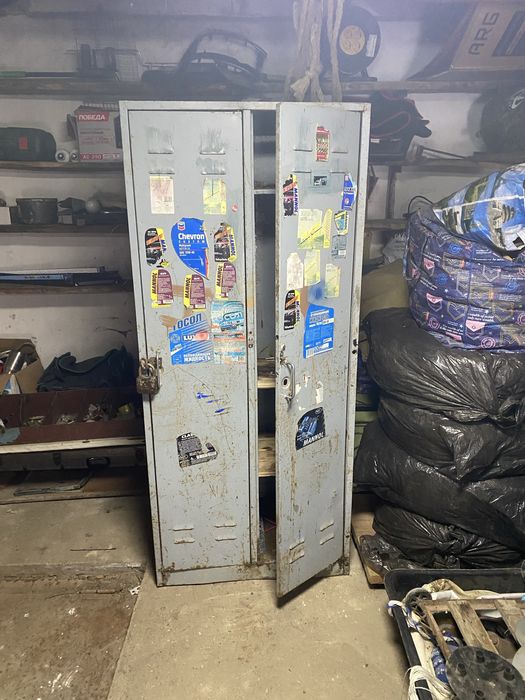 Продам железный шкаф