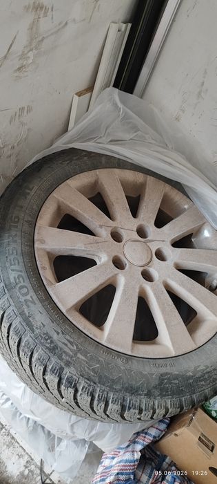 Продам комплект дисков с зимней резиной