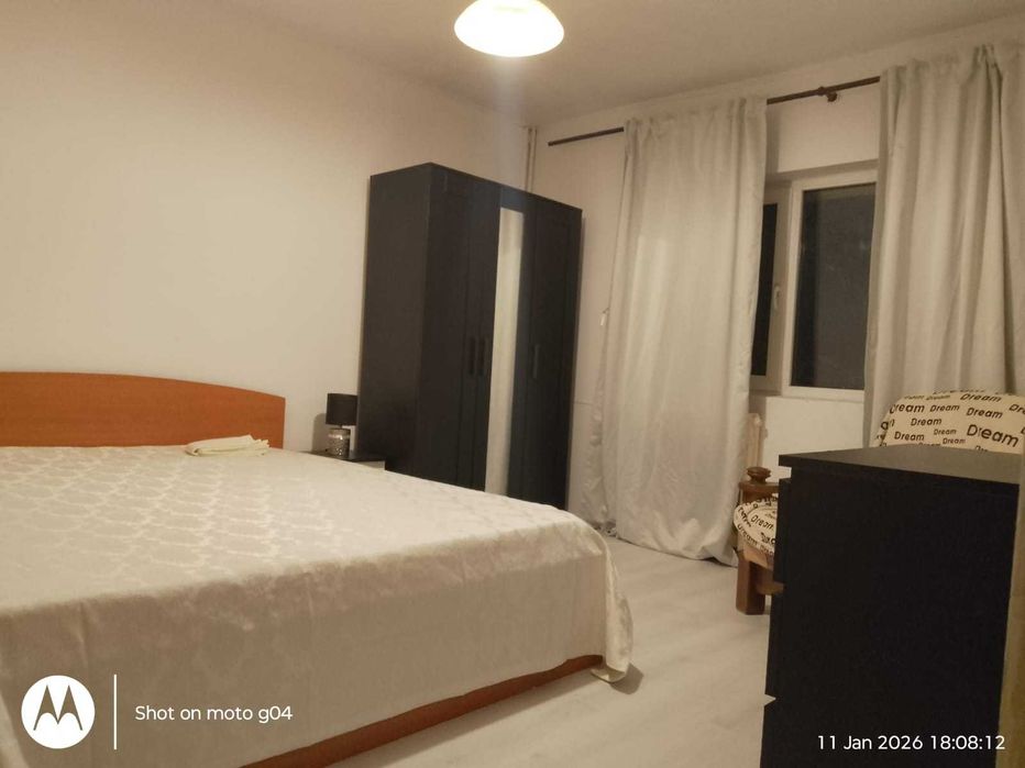 Particular inchiriez apartament 3 camere