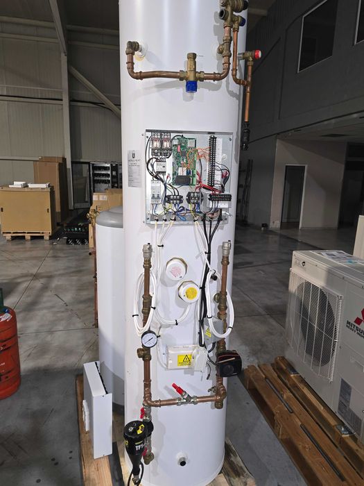 Неръждаем бойлер 250 литра със 3 квадрата серпентина