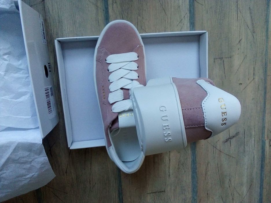 Дамски кецове Guess