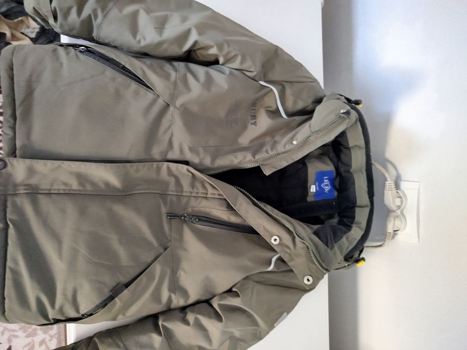 Продам детскую куртку