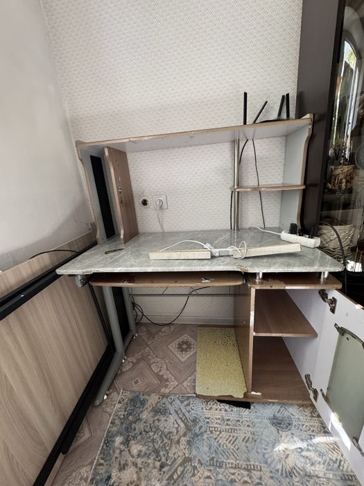 Продам диван, электрокачеля, комод и компьютерный стол б/у