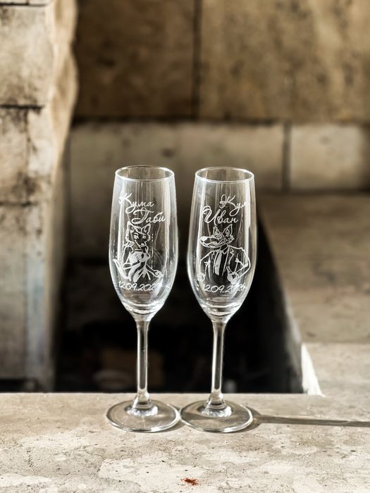 Комплект гравирани сватбени чаши по ваш избор
