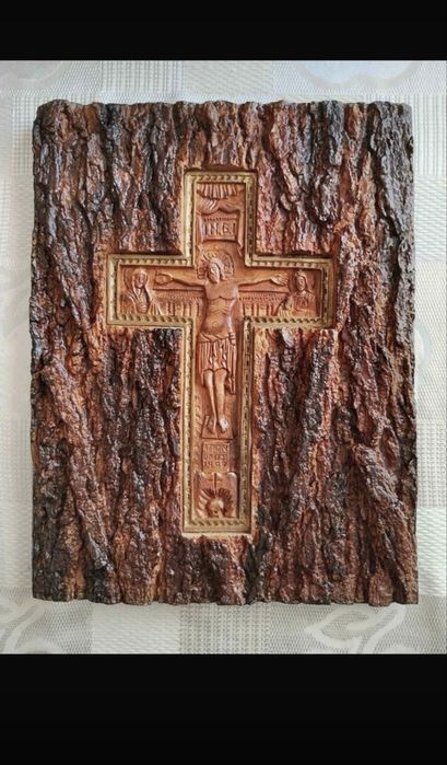 Cruce din lemn sculprata30x23