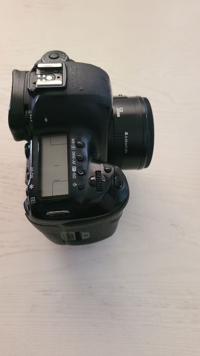 Canon sotiladi 800$