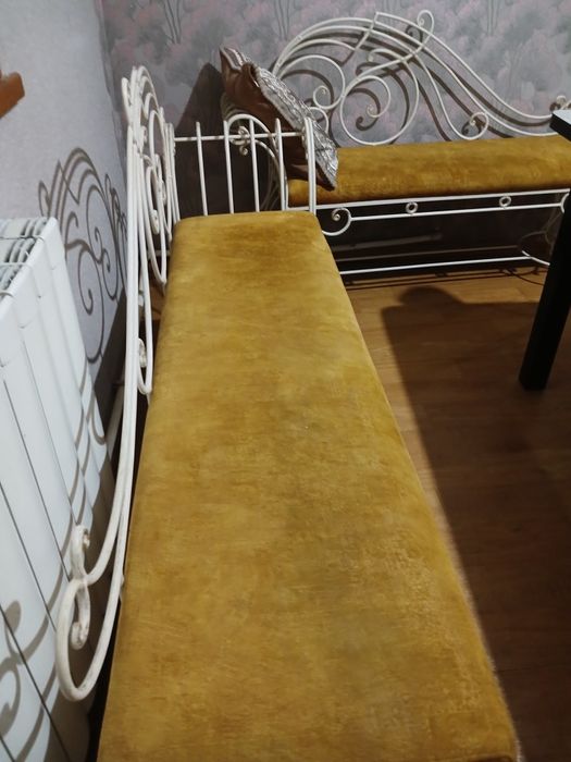 Кованные банкетки и стулья