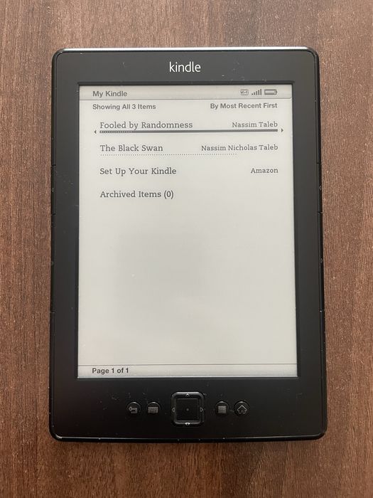 Amazon Kindle 5 (Model D01100) - E-reader cu butoane fizice