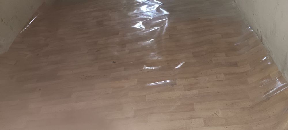 Продам ленолиум в отличном состояние  3×3метр адрес 5мкр