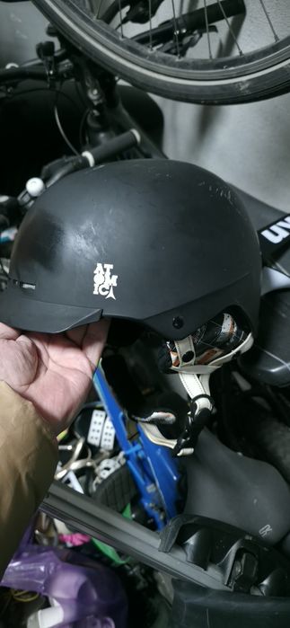 Casca Atomic si clapari Salomon