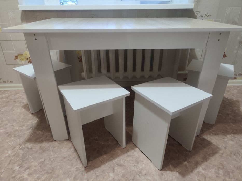 Продам стол и стулья