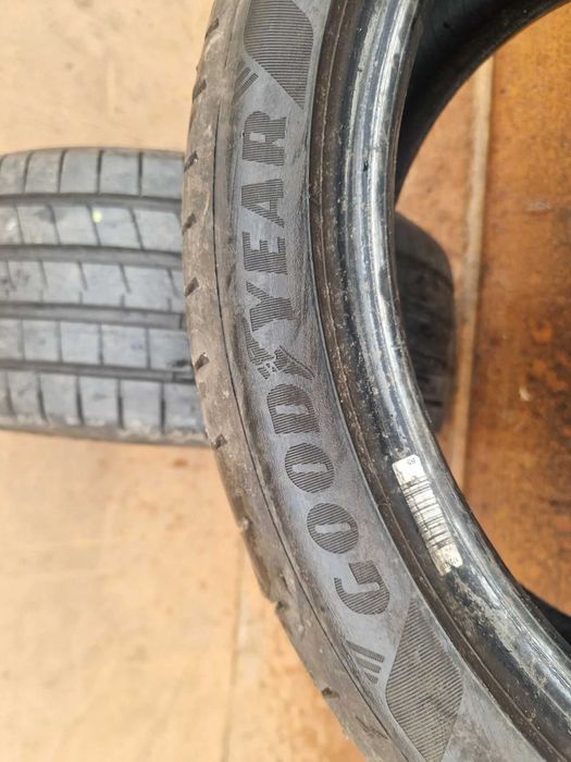 2 Goodyear R17 215/40 Летни гуми  DOT0522