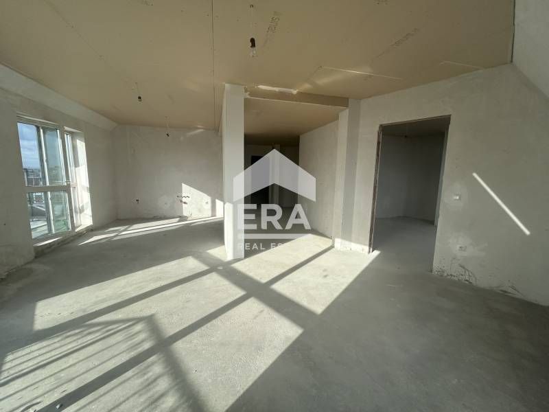 Продава се Тристаен апартамент в Варна, ЖП Гара - 149 кв.м за 1651 €/кв.м - Снимка #1