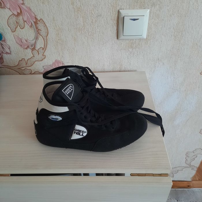 Продам борцовки б/у в отличном состоянии