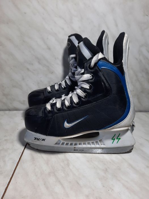 Patine hochei hochey 44 Nike marime  36 ( 22,5 cm)