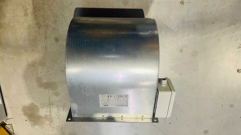 Ventilator centrifugal pentru hote de perete, nou, debit maxim 2500 mc/h.