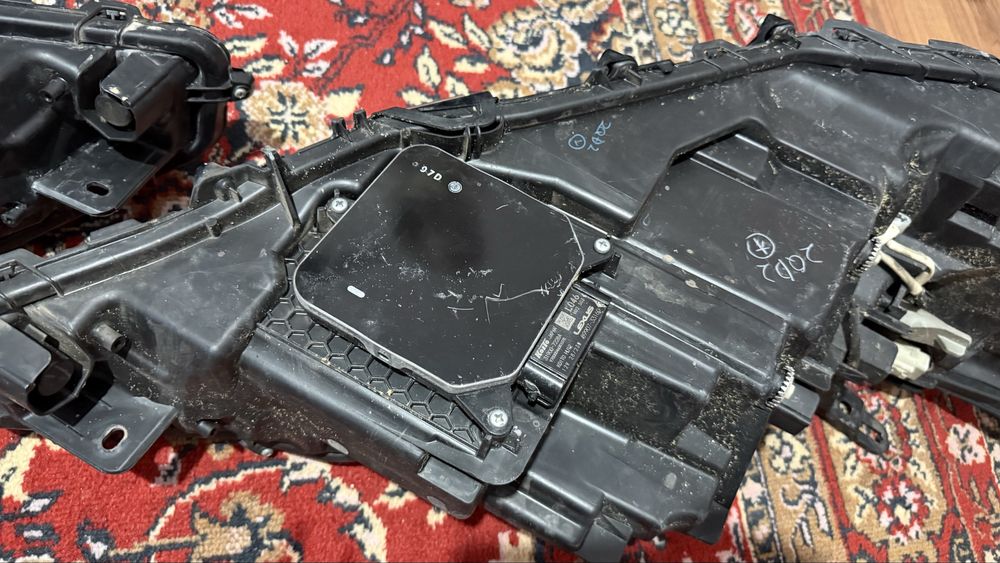 Фары на Lexus ES 300h