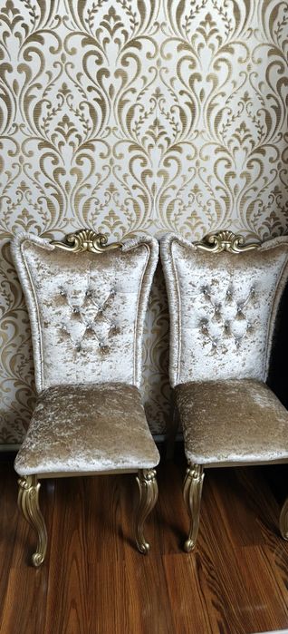 Продается стол и стулья