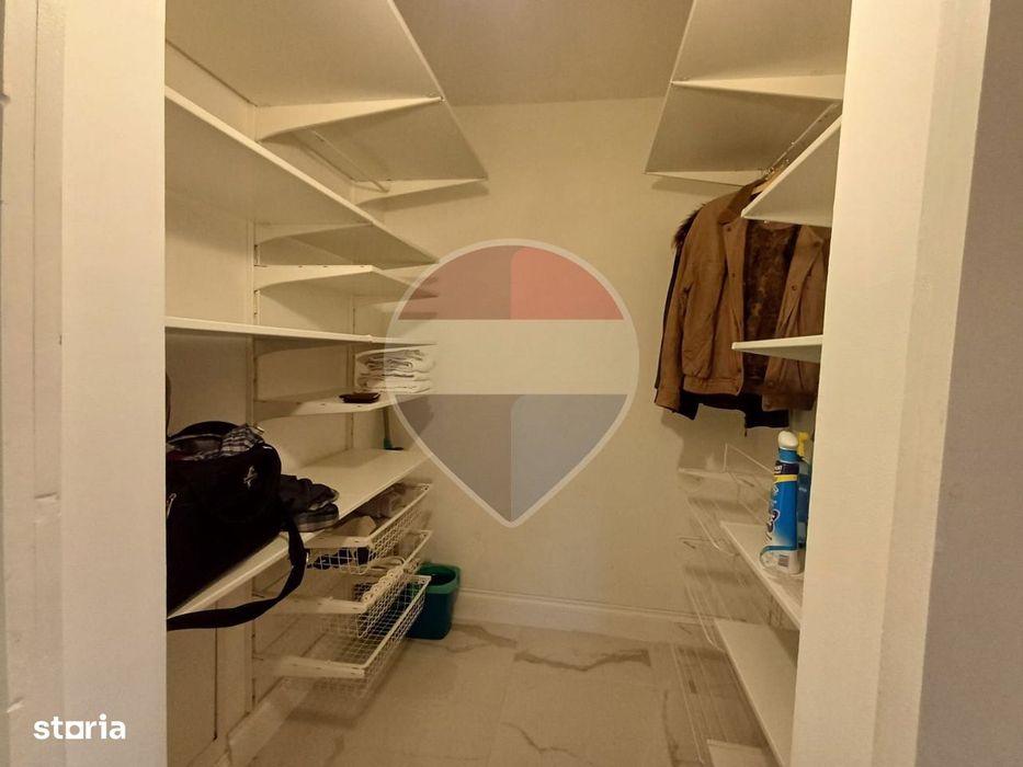 Apartament cu 3 camere de închiriat în zona Piata Cluj